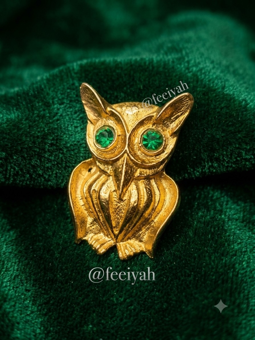 Vintage Gold Tone Owl Pin Brooch with Emerald Like Green Eyes